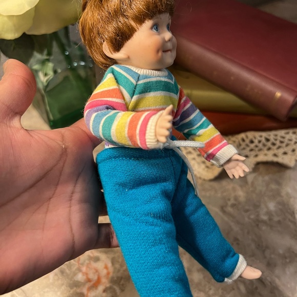 Danbury Mint Hutchins 'Christopher' Porcelain Hand Painted Blue Glass Eyes 1992 - Picture 2 of 9